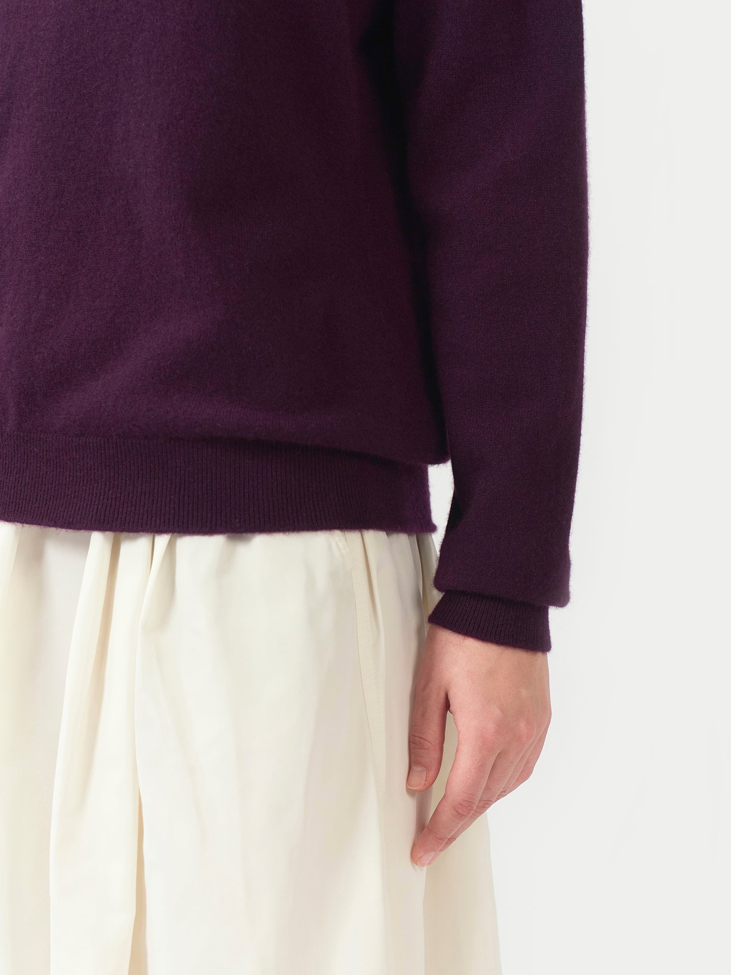 Pull col en V en cachemire Essential pour femmes