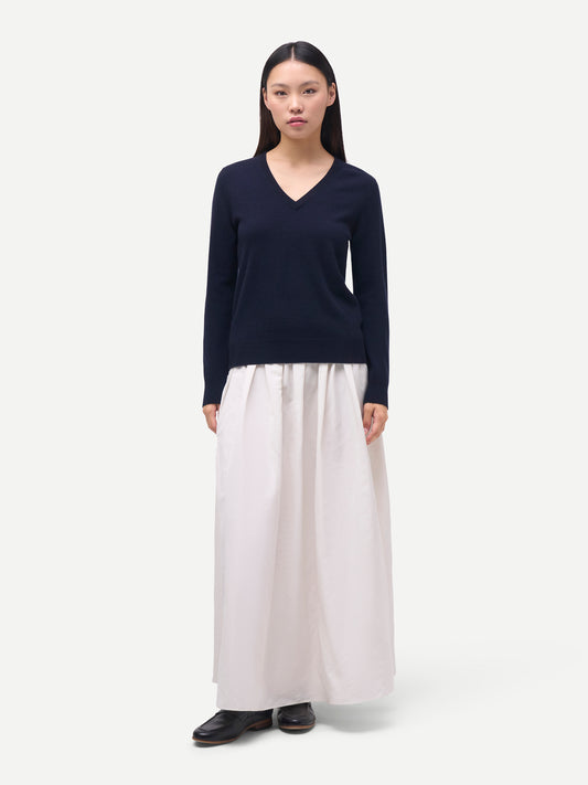 Pull col V en cachemire Timeless femme couleur marine | GOBI Cashmere