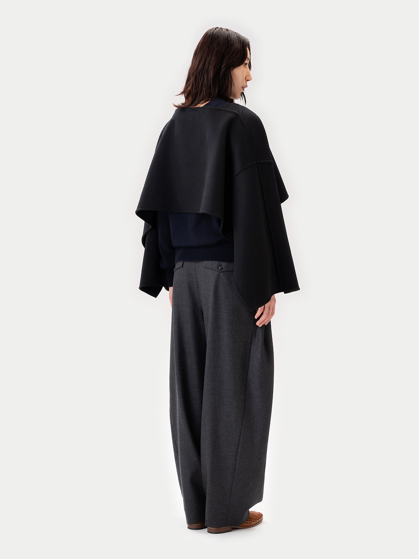 Poncho en Cachemire Polyvalent pour Femme couleur noir | GOBI Cashmere