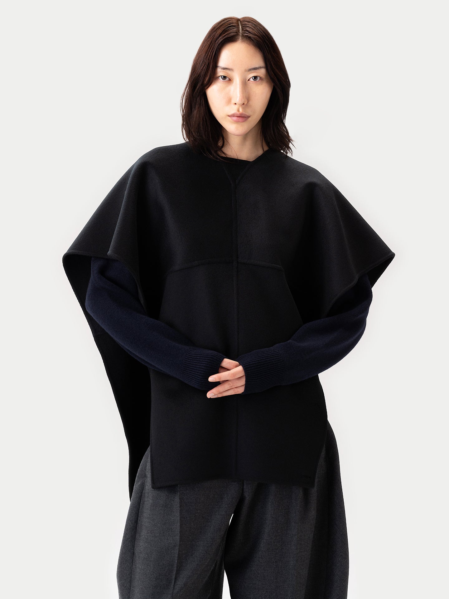 Poncho en Cachemire Polyvalent pour Femme couleur noir | GOBI Cashmere