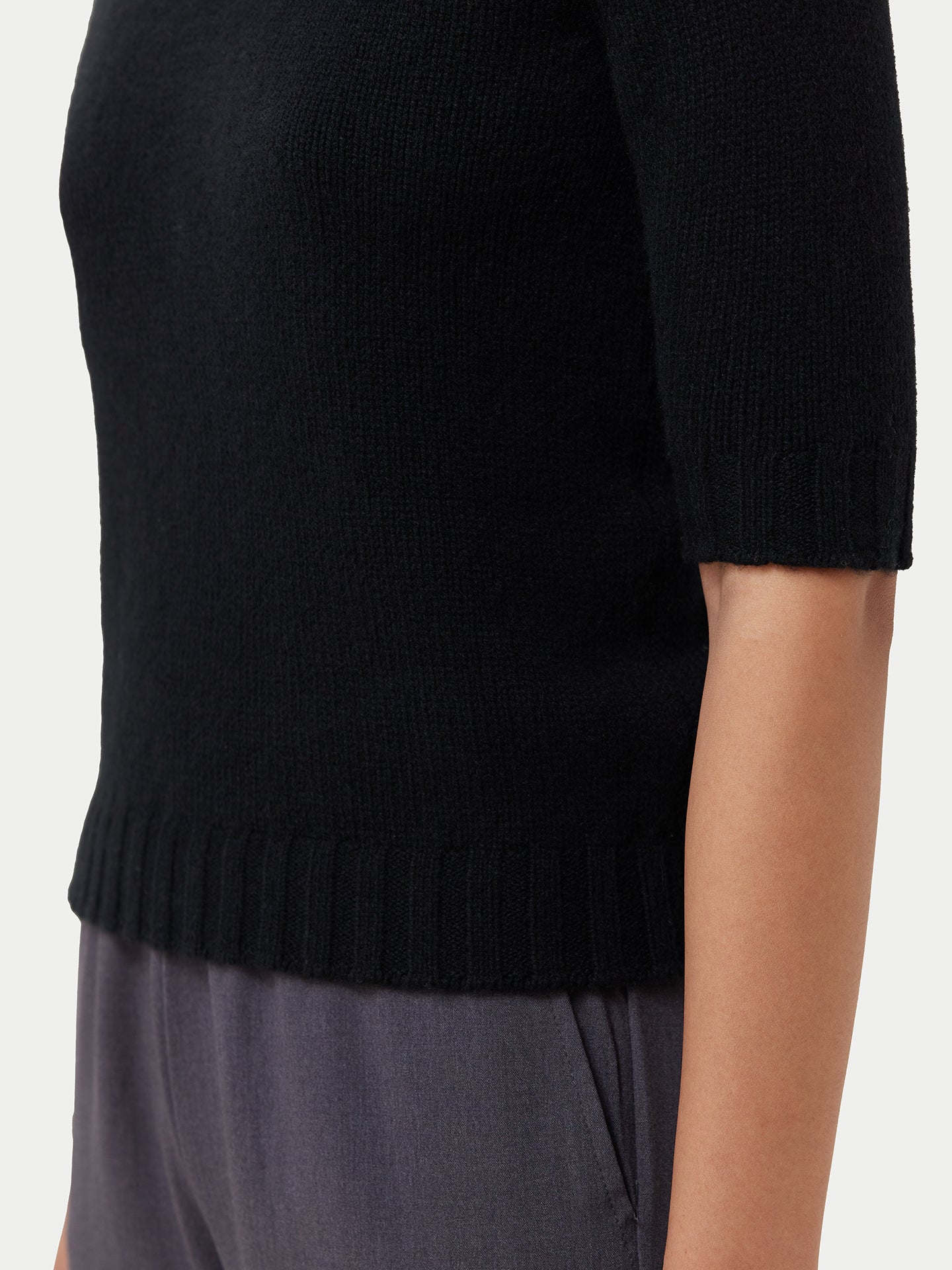 Top col en T en cachemire Noir  - Gobi Cashmere