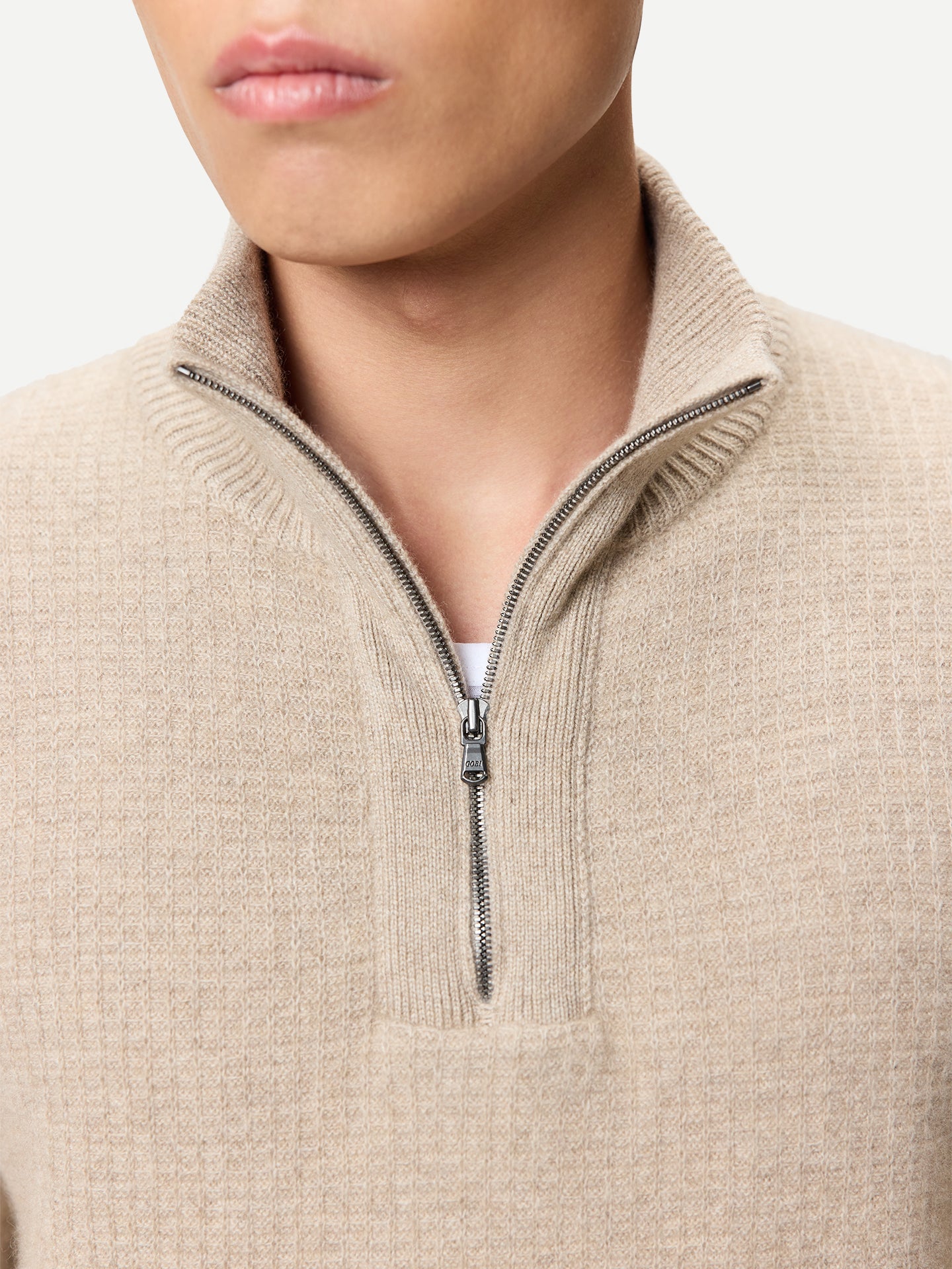 Pull Cachemire Waffle Demi-Zip Homme couleur beige | GOBI Cashmere