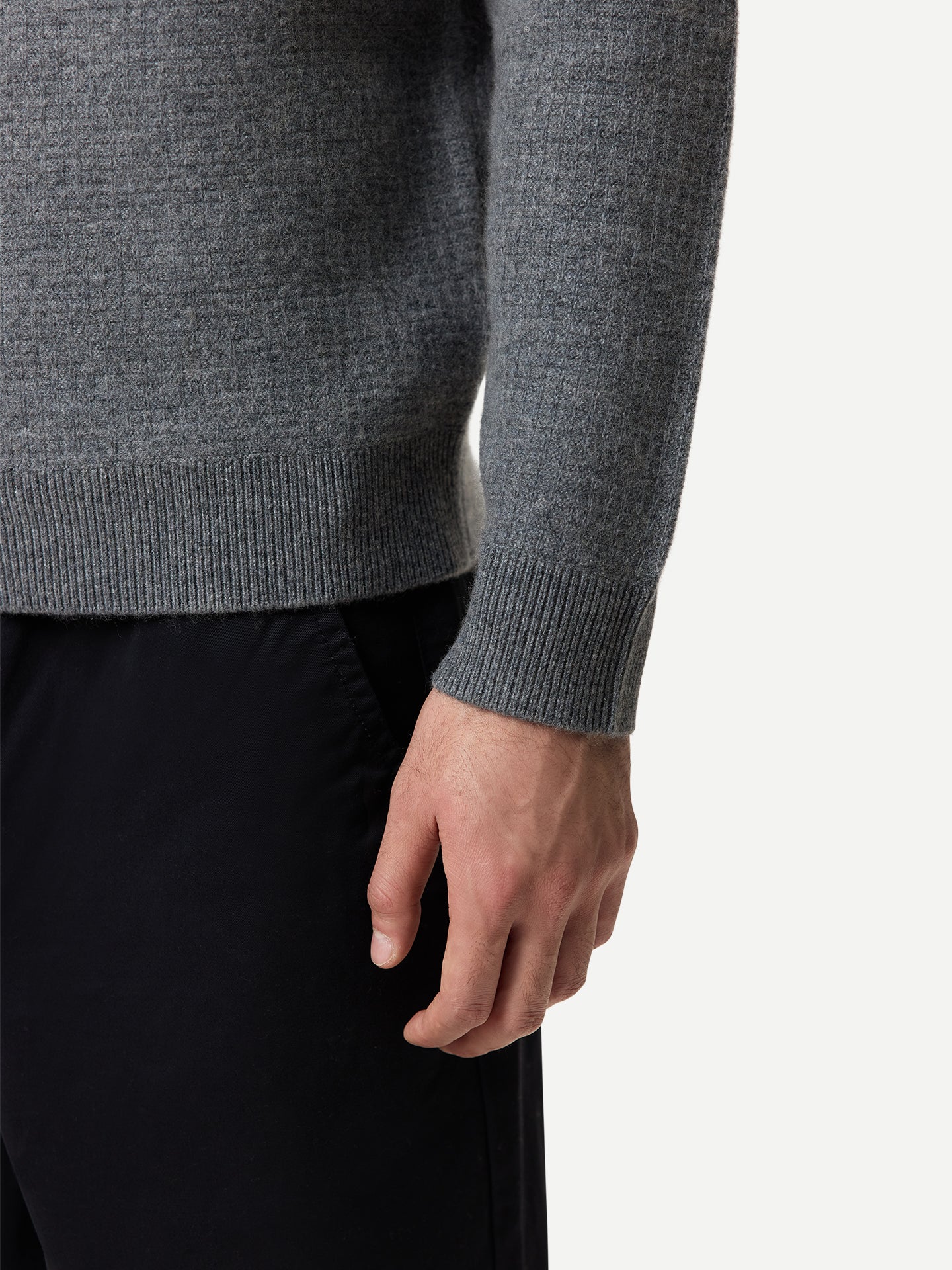 Pull Cachemire Waffle Demi-Zip Homme couleur gris | GOBI Cashmere