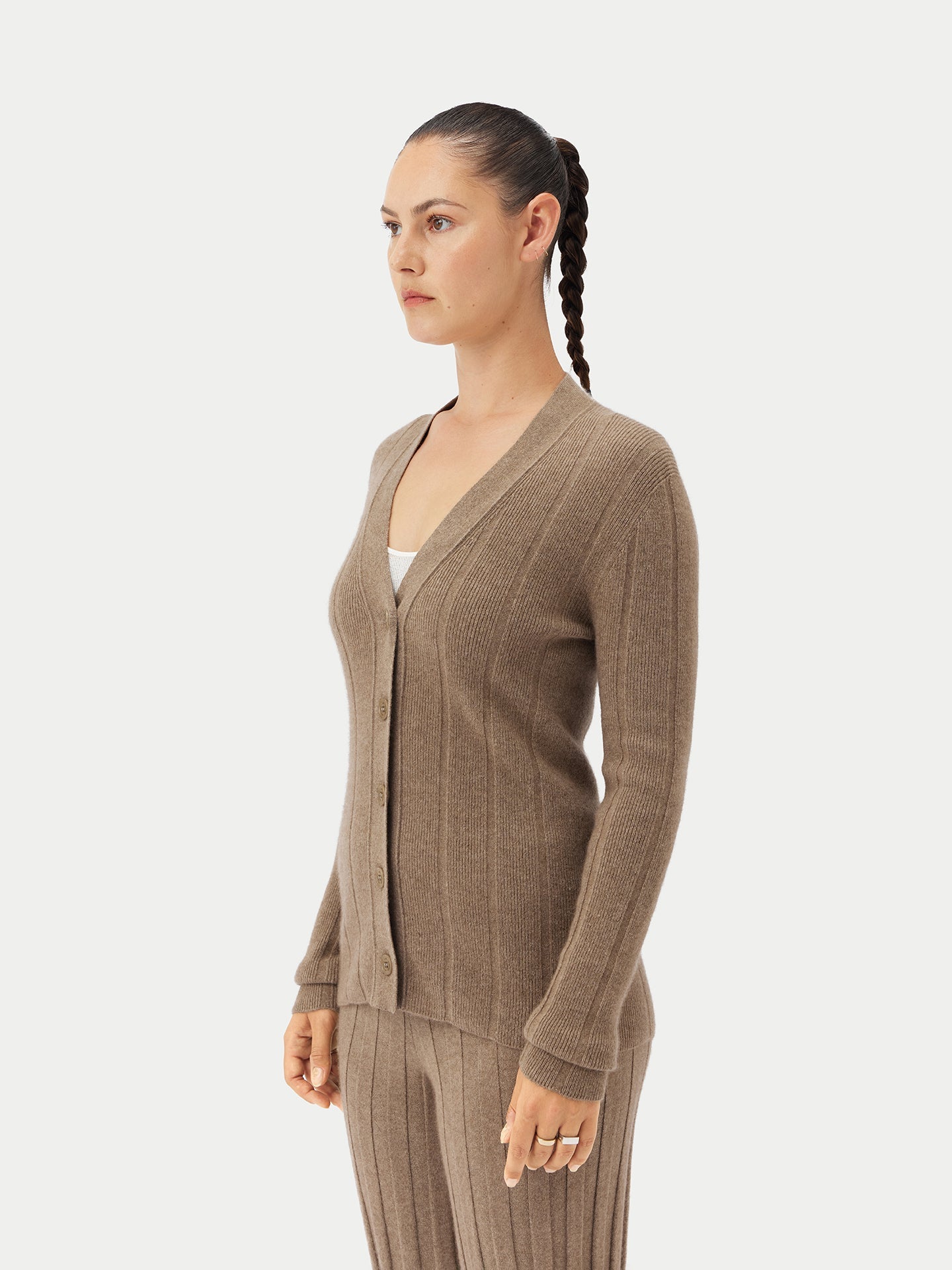 Cardigan en cachemire avec patte de boutonnage Taupe - Gobi Cashmere