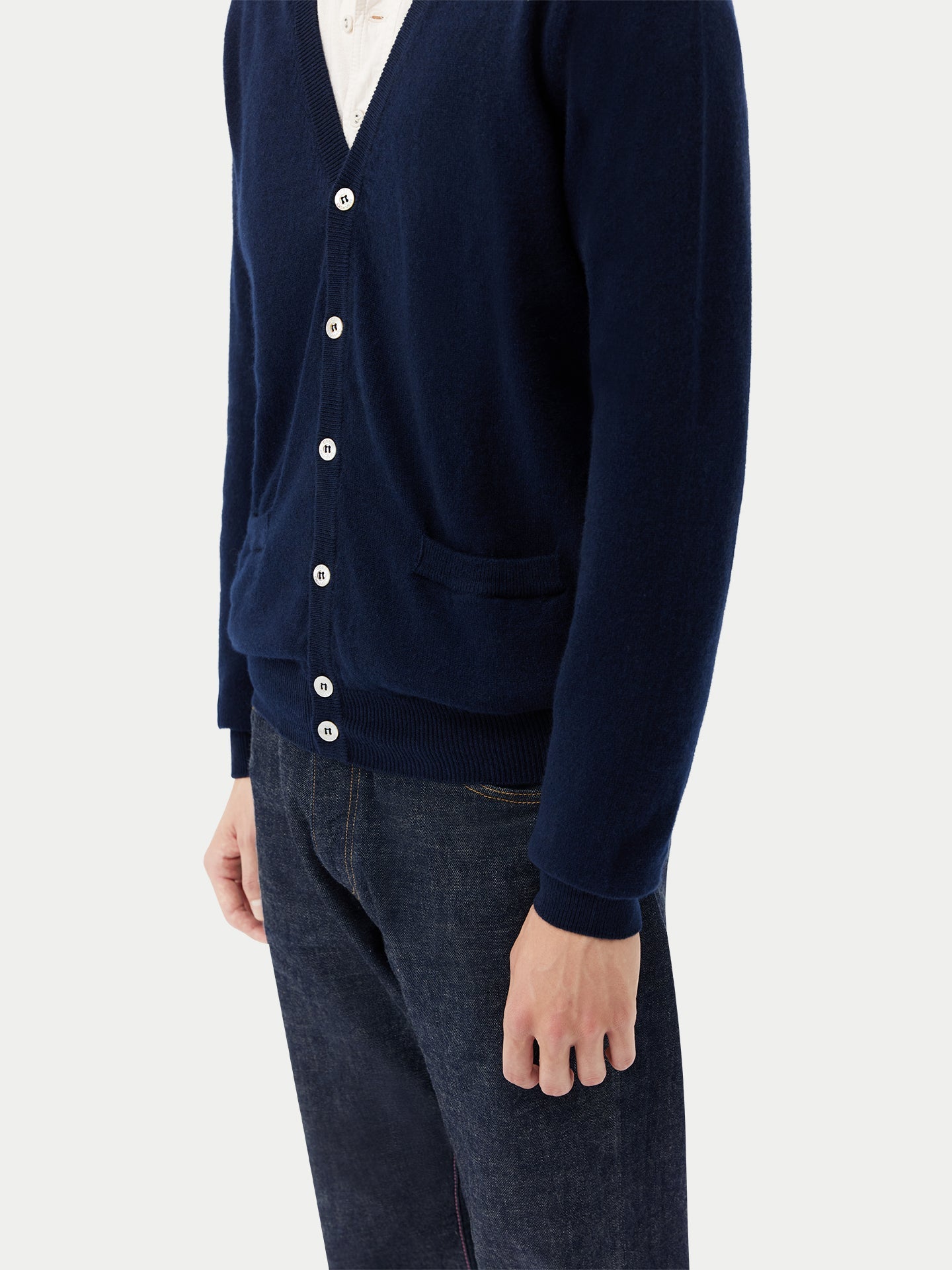 Cardigan a col V en Cachemire pour hommes Marin - Gobi Cashmere