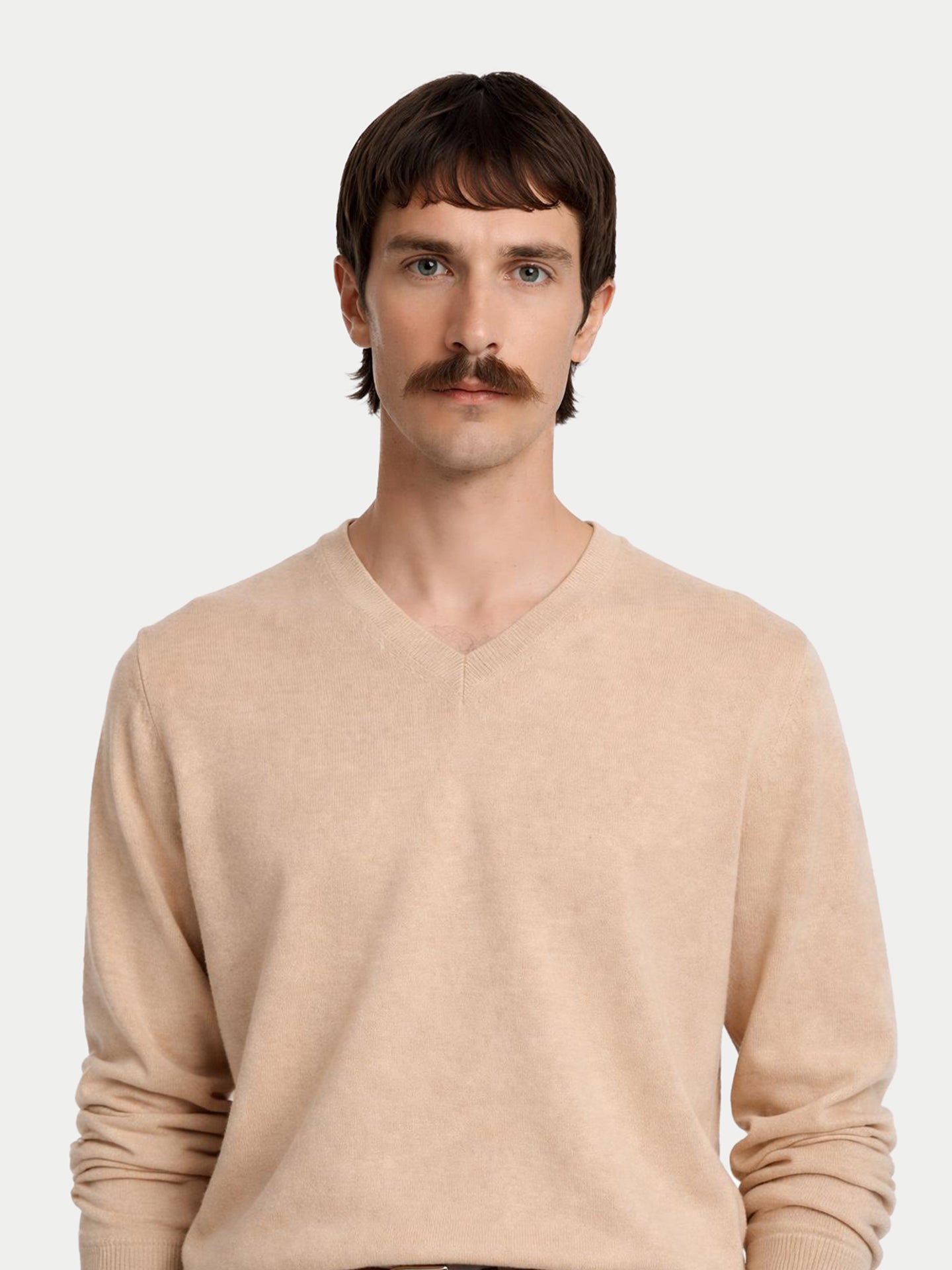 Pull col en V en cachemire Essential pour hommes Couleur Organique