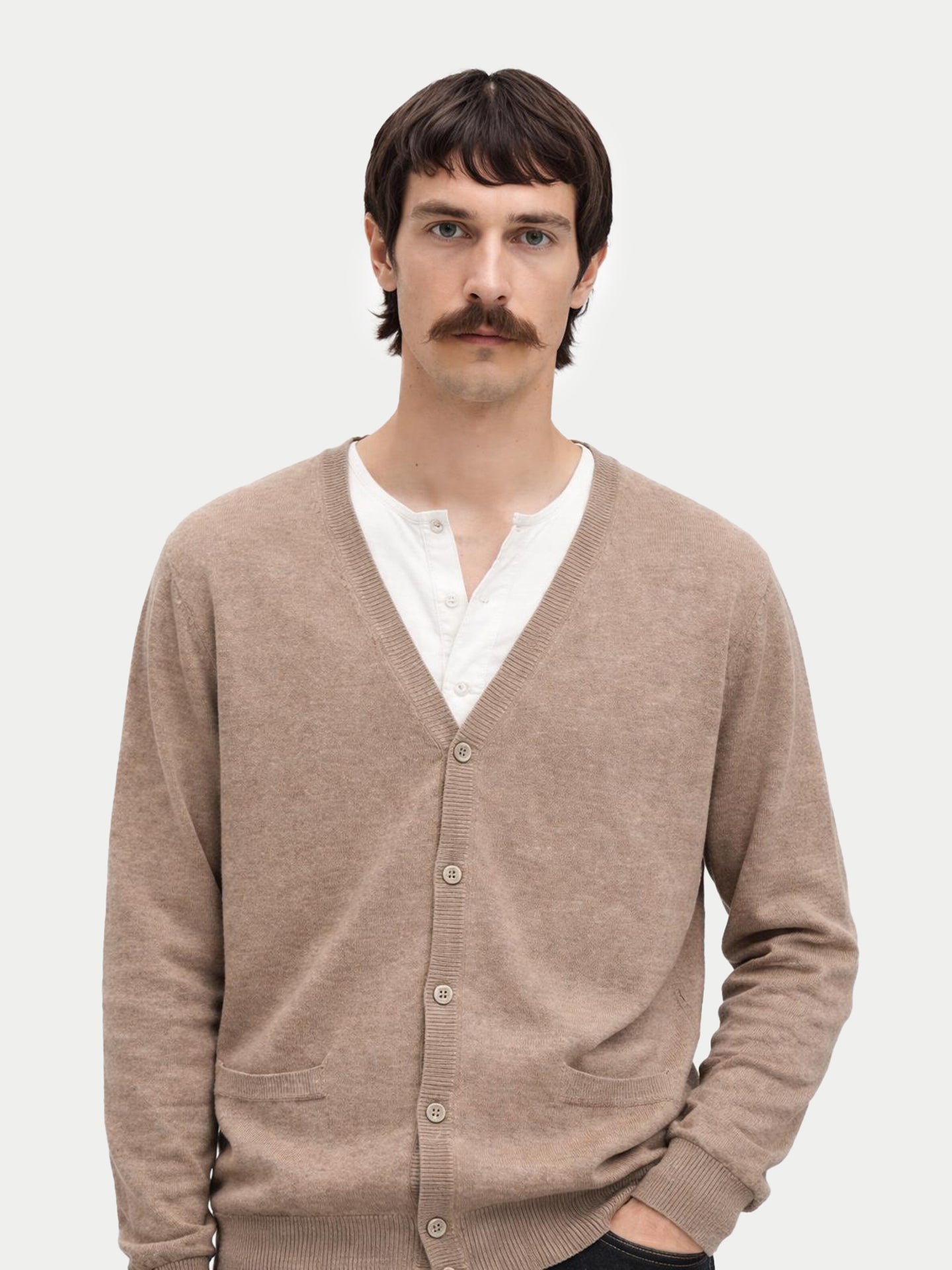 Cardigan col en V en cachemire Essential pour hommes Couleur Organique