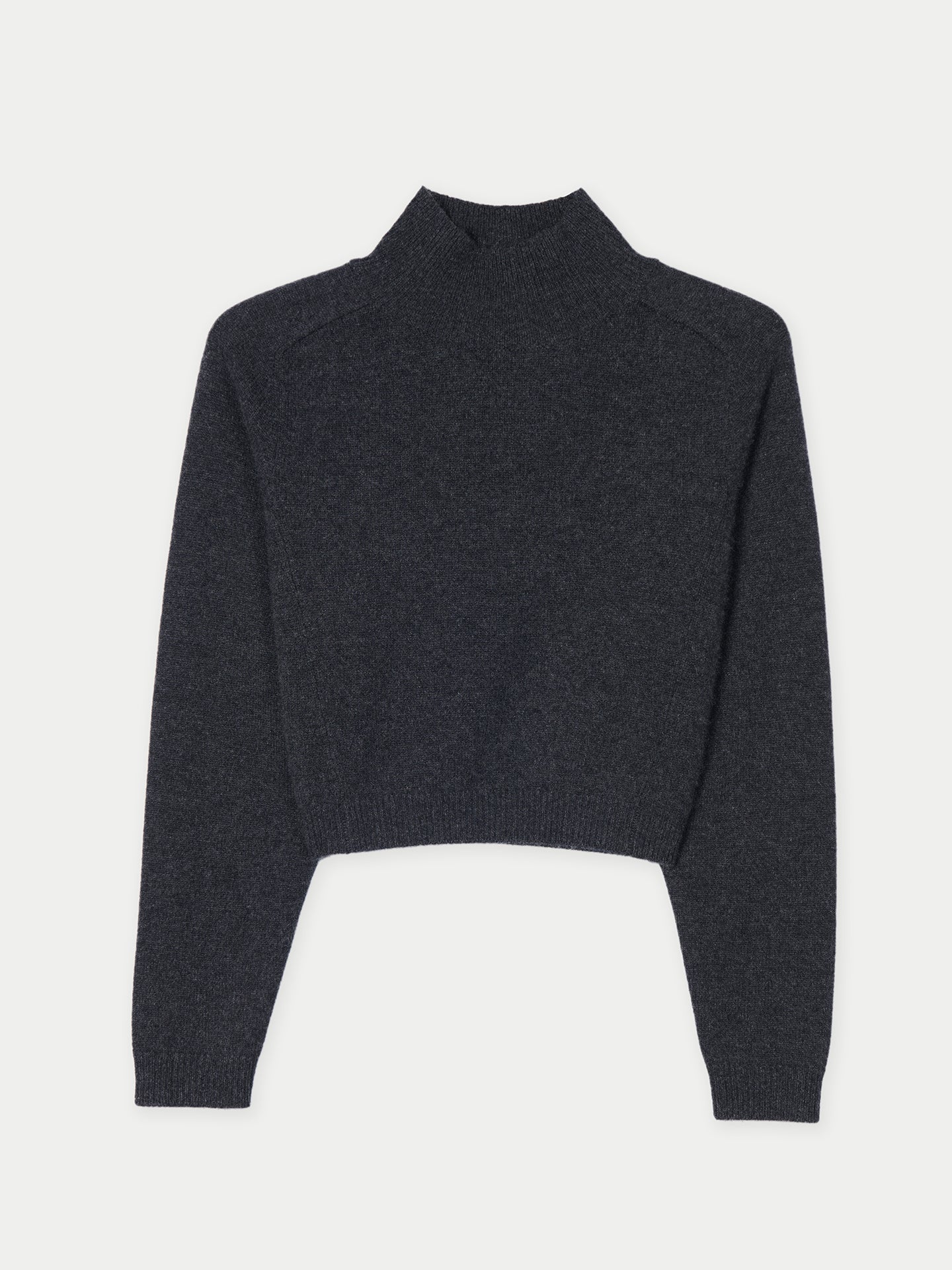 Vue de face d'un pull court gris foncé à col montant #color_gris-taupe