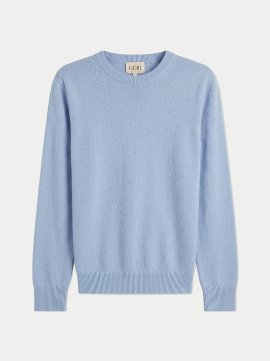 Vue de face d'un pull bleu clair à col rond sur fond gris clair. #color_bleu-clair