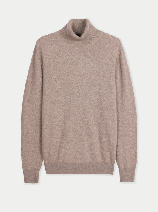 Vue de face d'un pull à col roulé beige avec poignets et ourlet côtelés sur fond gris clair. #color_taupe