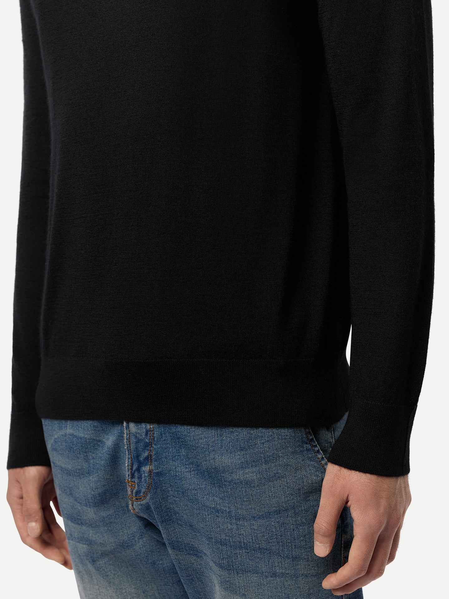 Pull en cachemire et soie à col montant couleur noir | GOBI Cashmere