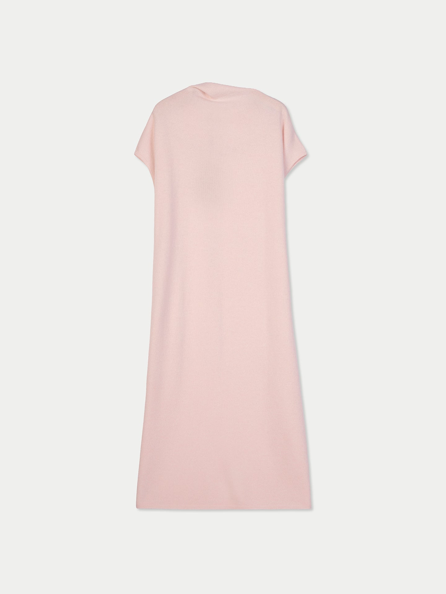 Vue de dos d'une robe rose à manches courtes arrivant sous le genou, sur fond gris clair. #color_peach-blush