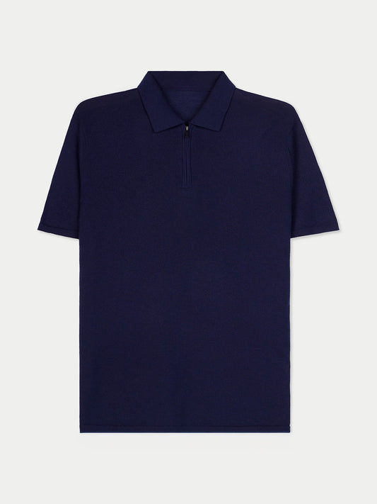 Vue de face d'un t-shirt en cachemire bleu marine à col et demi-zip sur fond gris clair. #color_mood-indigo