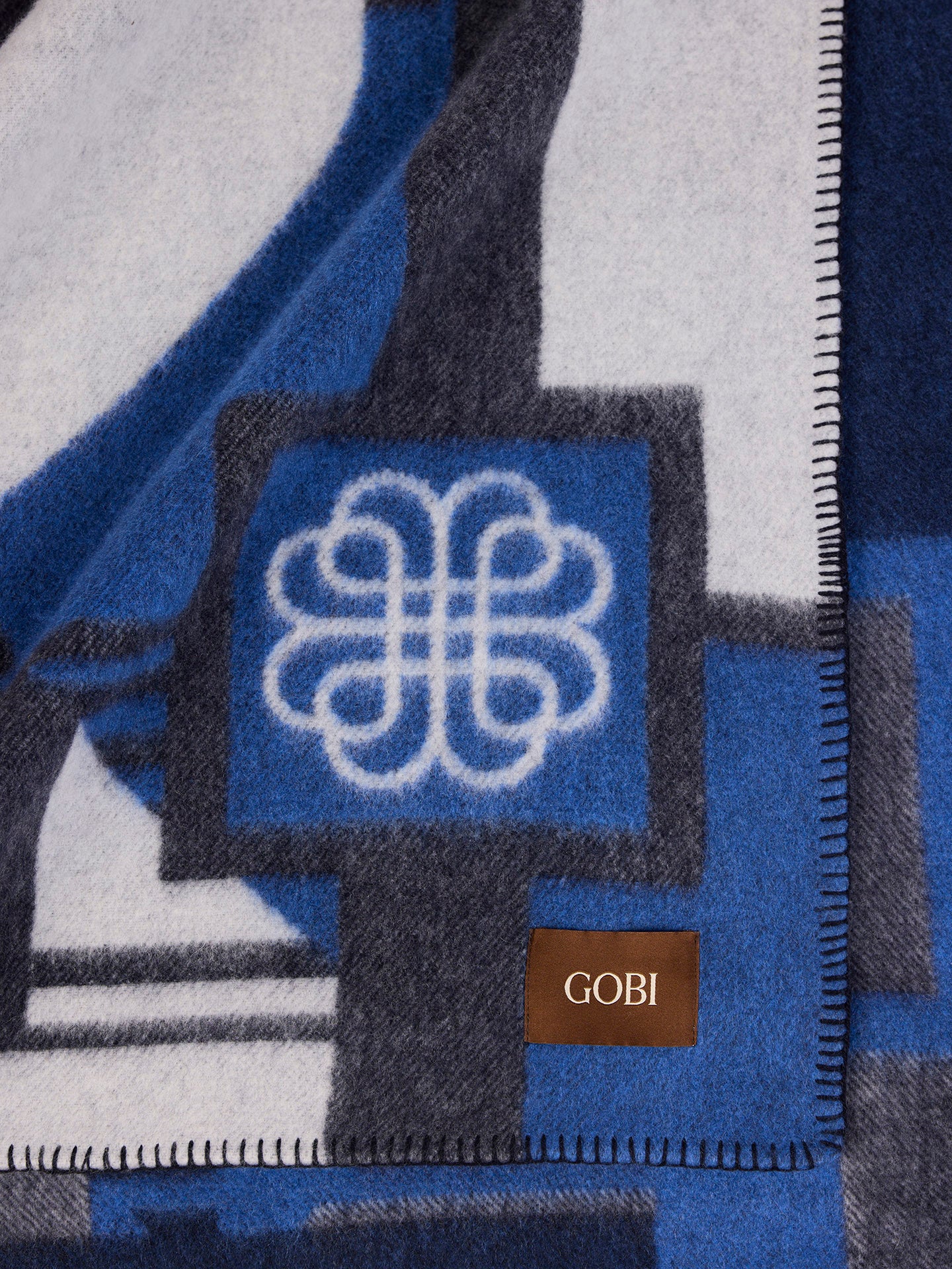 Plaid cachemire jacquard cheval | GOBI Cashmere
