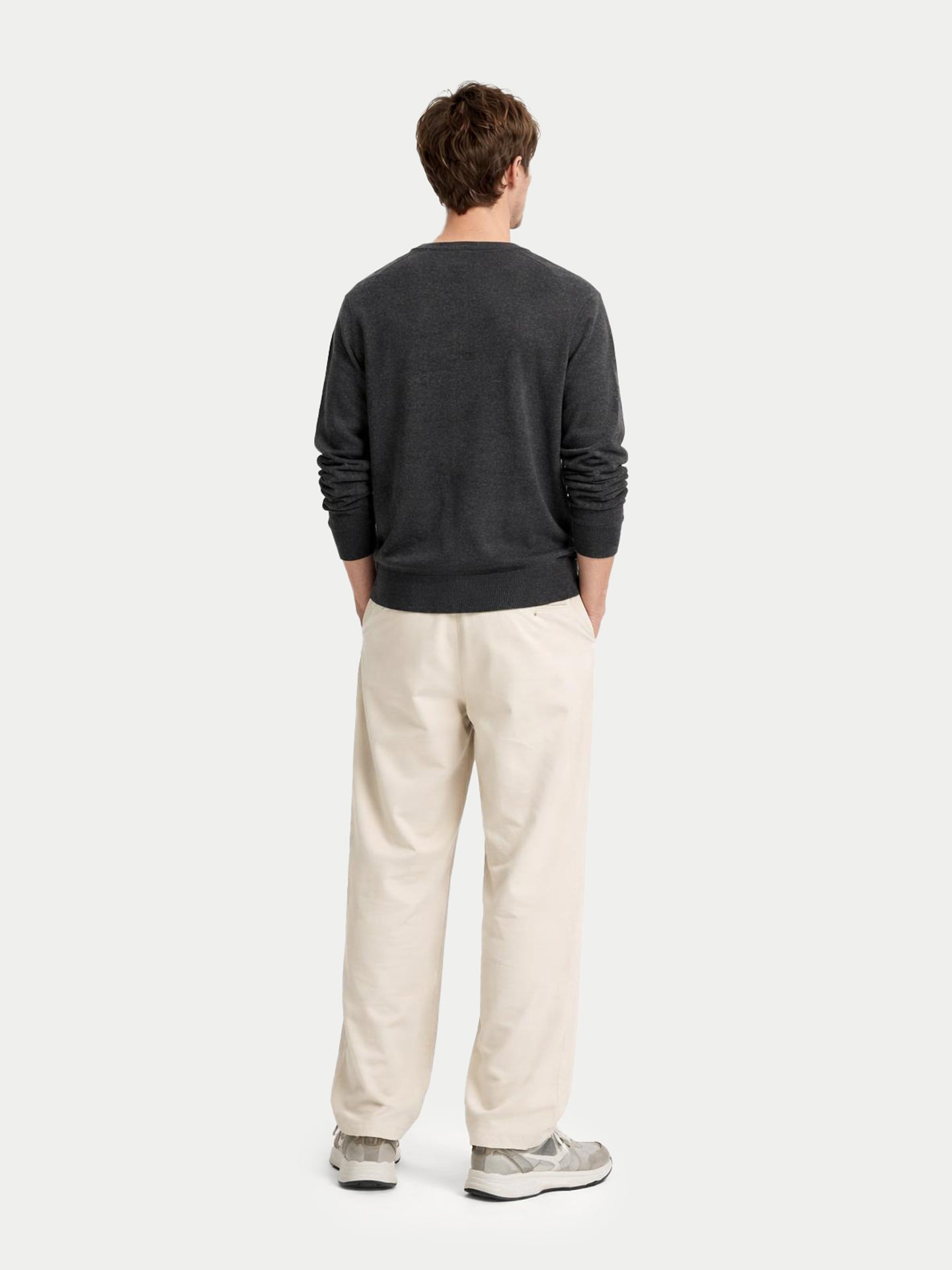 Pull col en V en cachemire Essential pour hommes