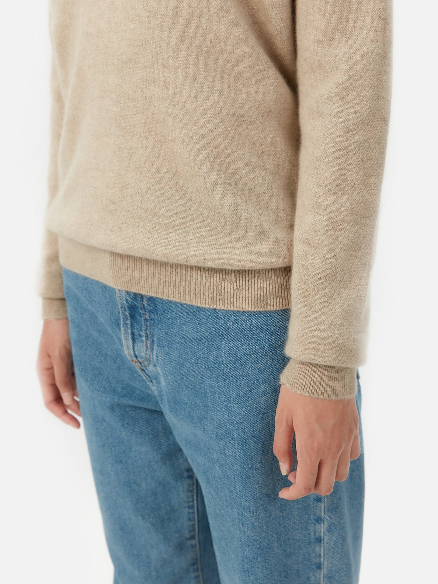 Pull col en V en cachemire Essential pour femmes Couleur Organique Gris Chaud - Gobi Cashmere