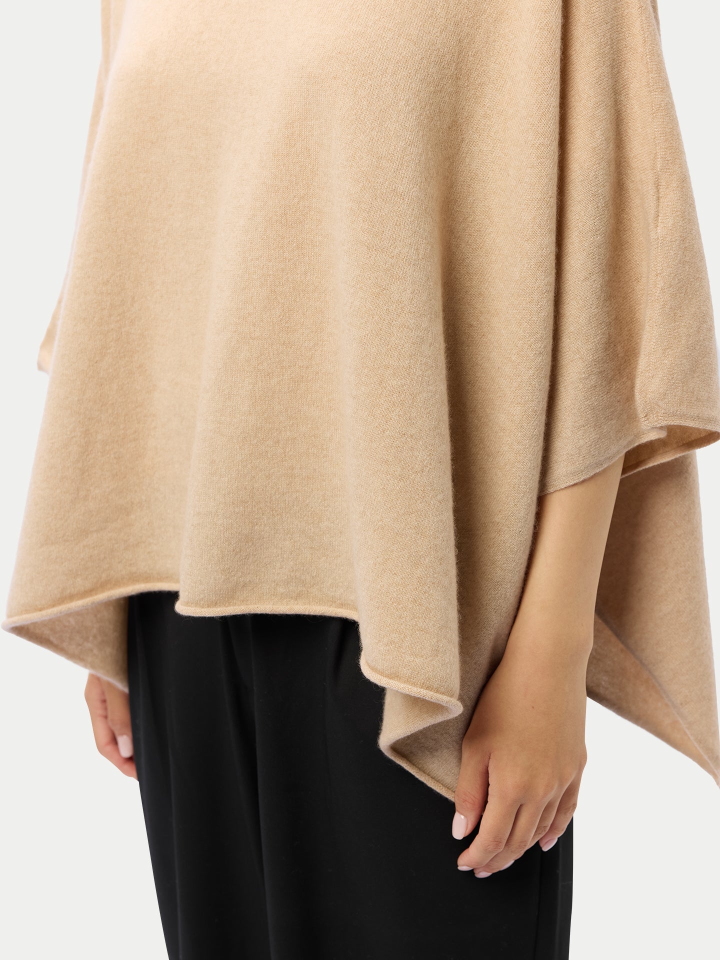 Poncho en cachemire 3D seamless femme couleur beige | GOBI Cashmere