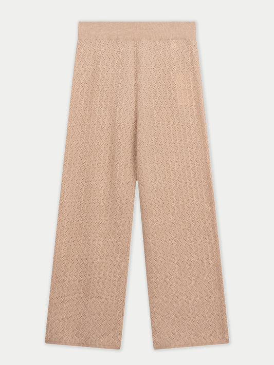 Vue de face d'un pantalon beige à jambes larges en maille côtelée sur fond gris clair. #color_beige