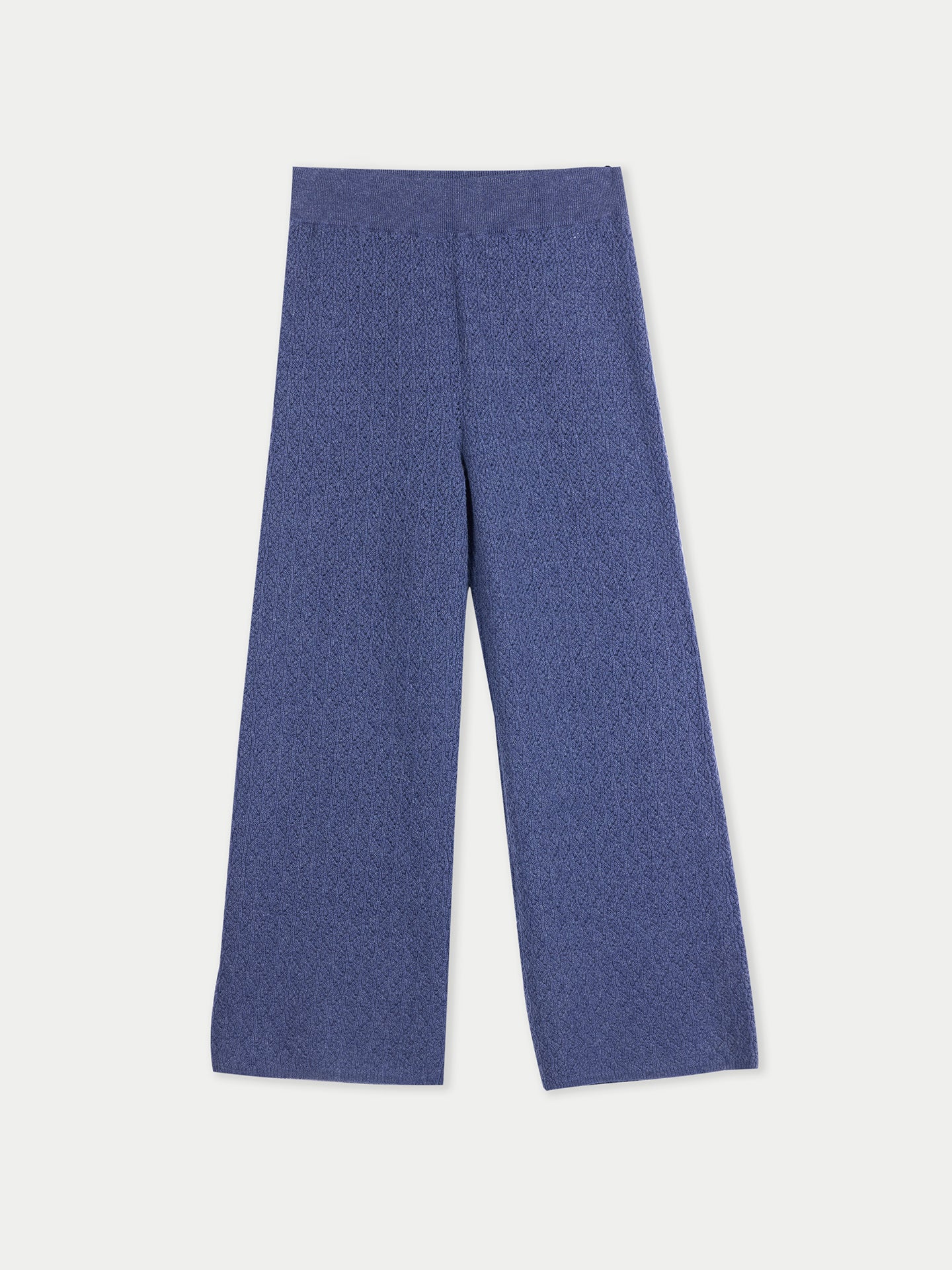 Vue de face d'un pantalon large bleu côtelé sur fond gris clair. #color_bleu-courrone