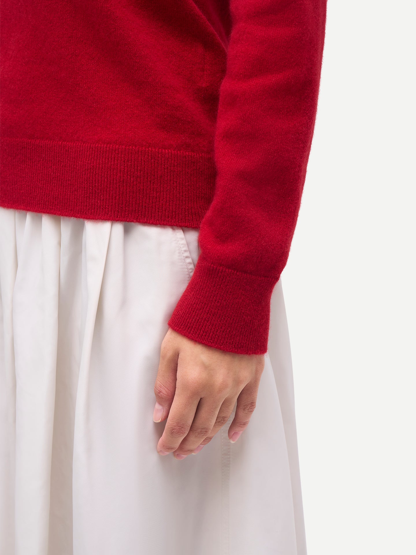 Pull col V en cachemire Timeless femme couleur rouge GOBI Cashmere