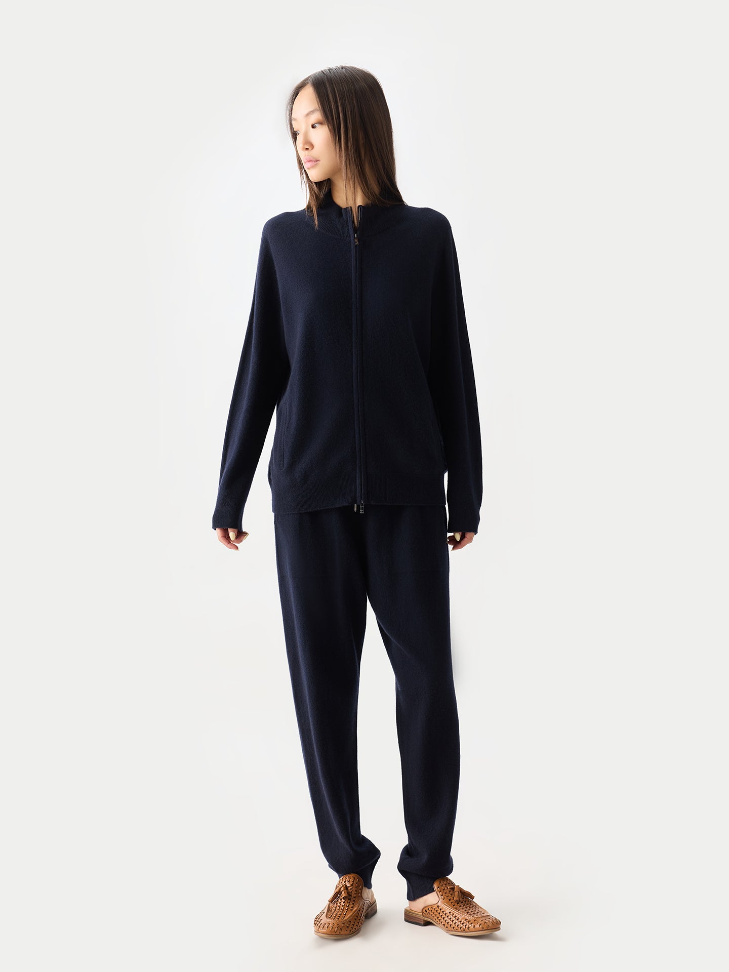 Cardigan zippé en cachemire Timeless femme couleur marine | GOBI Cashmere