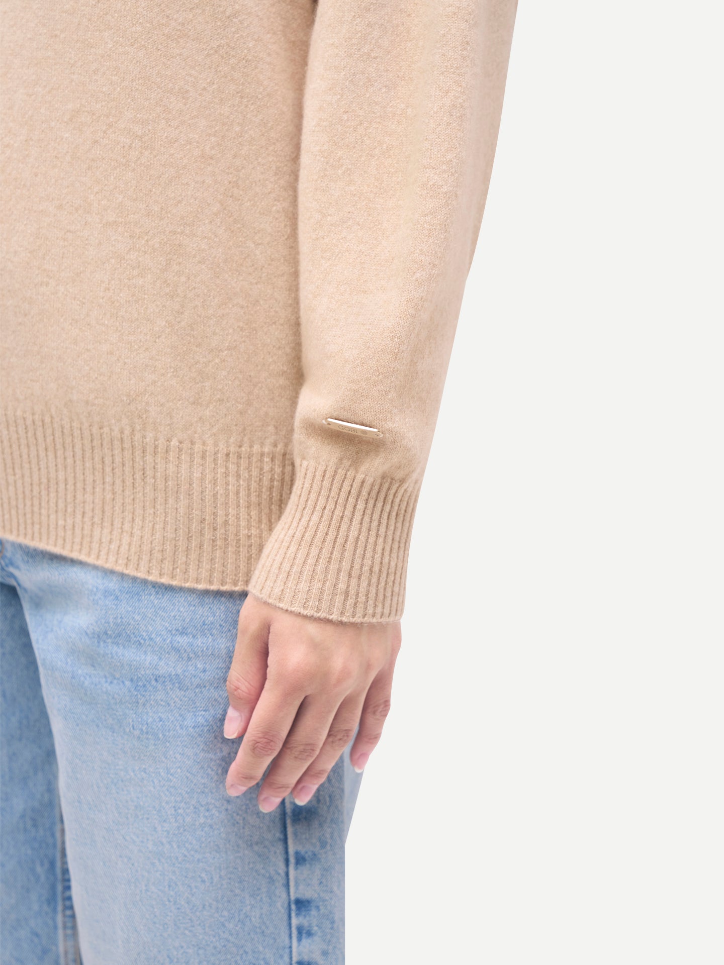 Pull en cachemire Mongol à col montant couleur beige | GOBI Cashmere