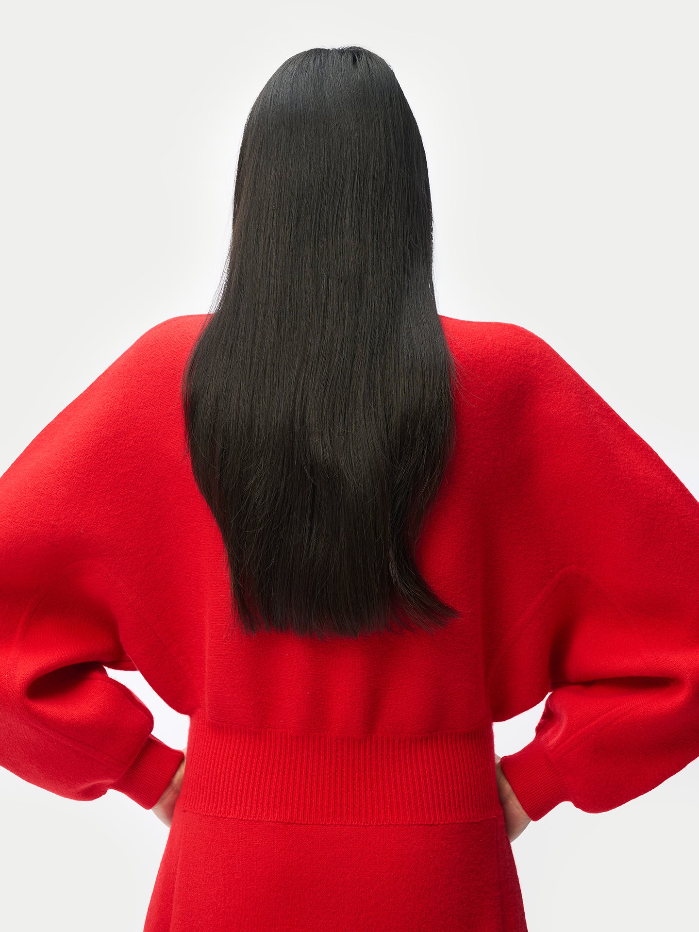 Robe femme en cachemire à silhouette sculpturale couleur rouge | GOBI