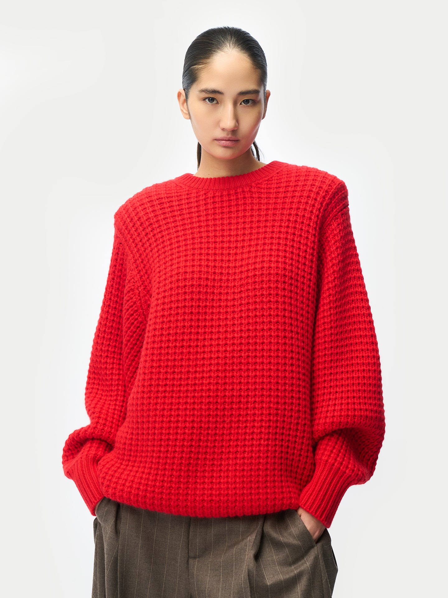 Pull femme en cachemire à épaules larges couleur rouge | GOBI Cashmere