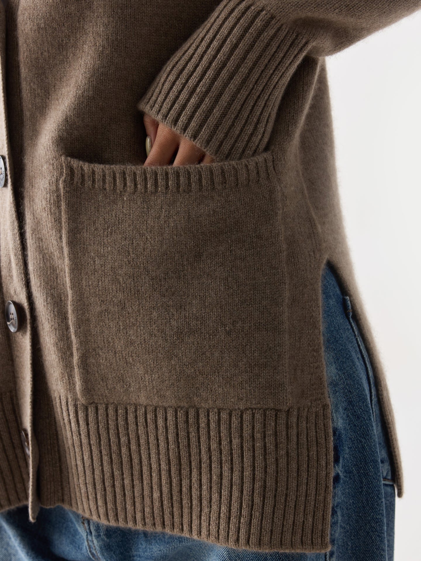 Cardigan en cachemire décontractée Couleur taupe Organique | GOBI Cashmere