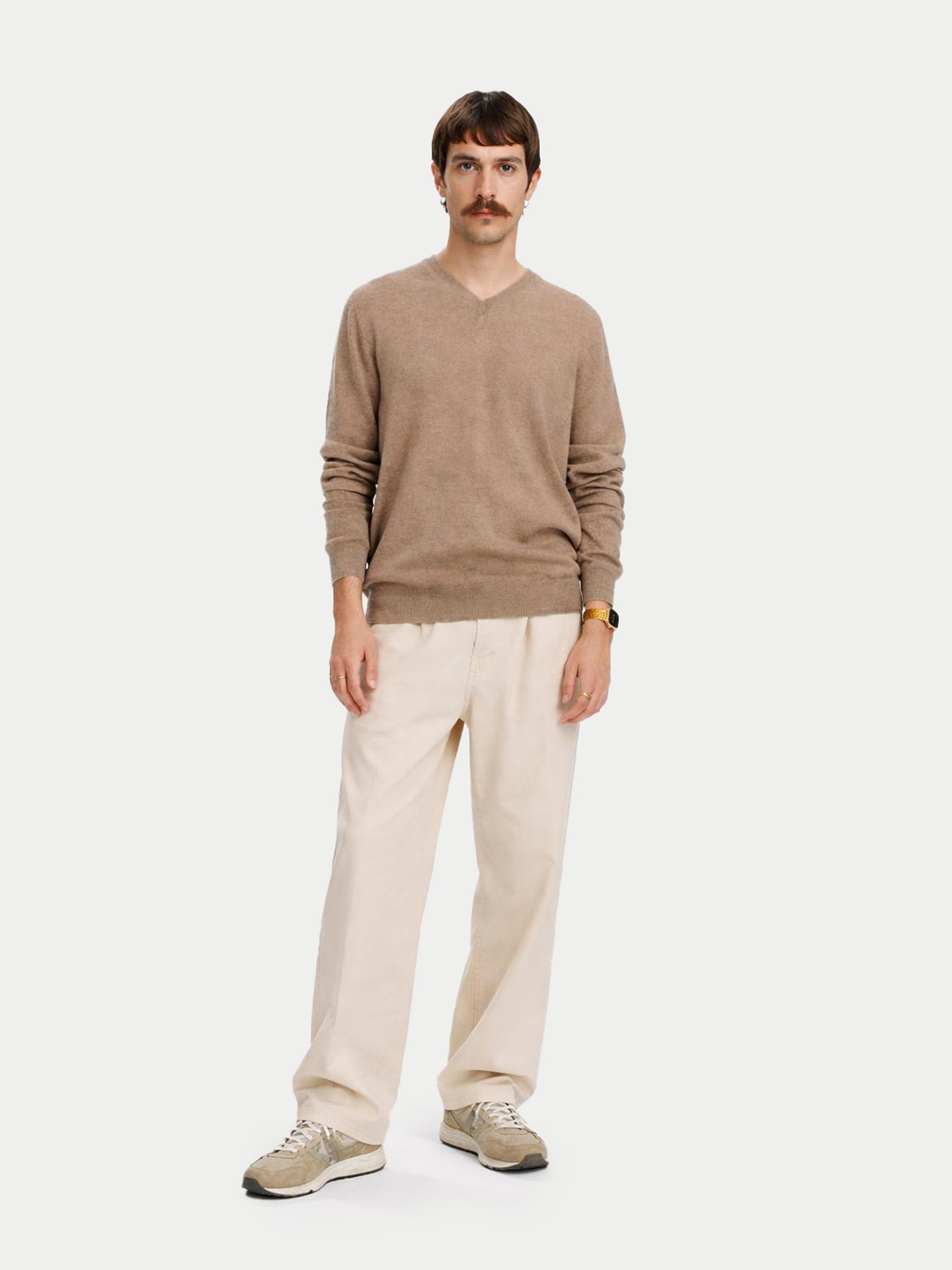 Pull col en V en cachemire Essential pour hommes Couleur Organique
