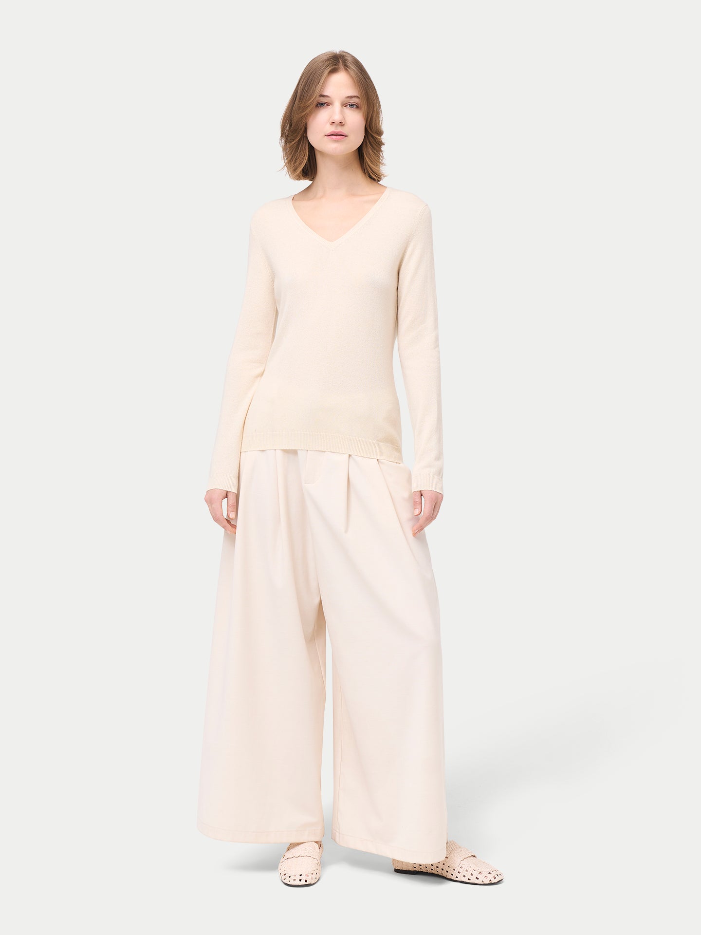 Pull col en V en cachemire Essential pour femmes