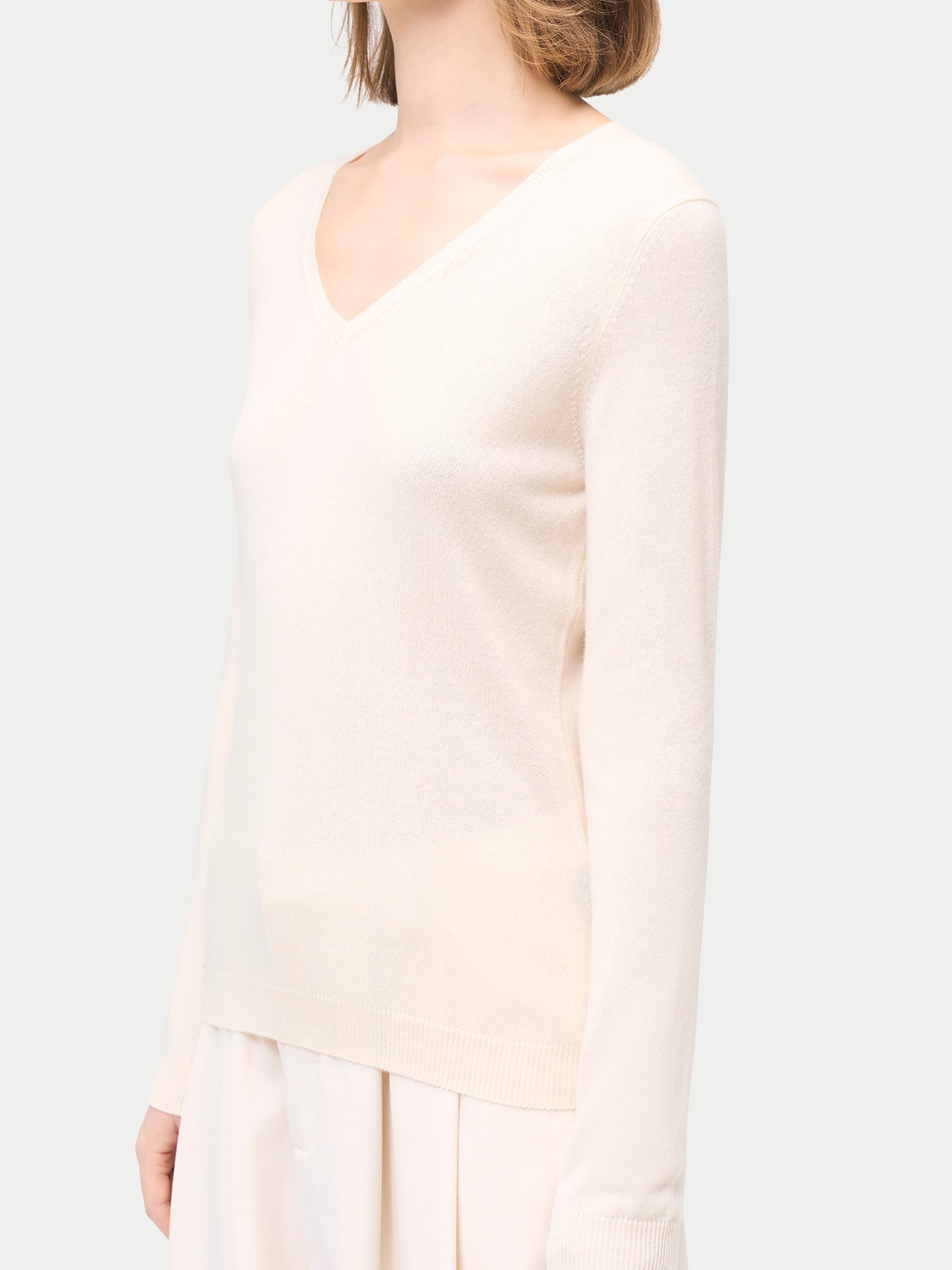 Pull col en V en cachemire Essential pour femmes
