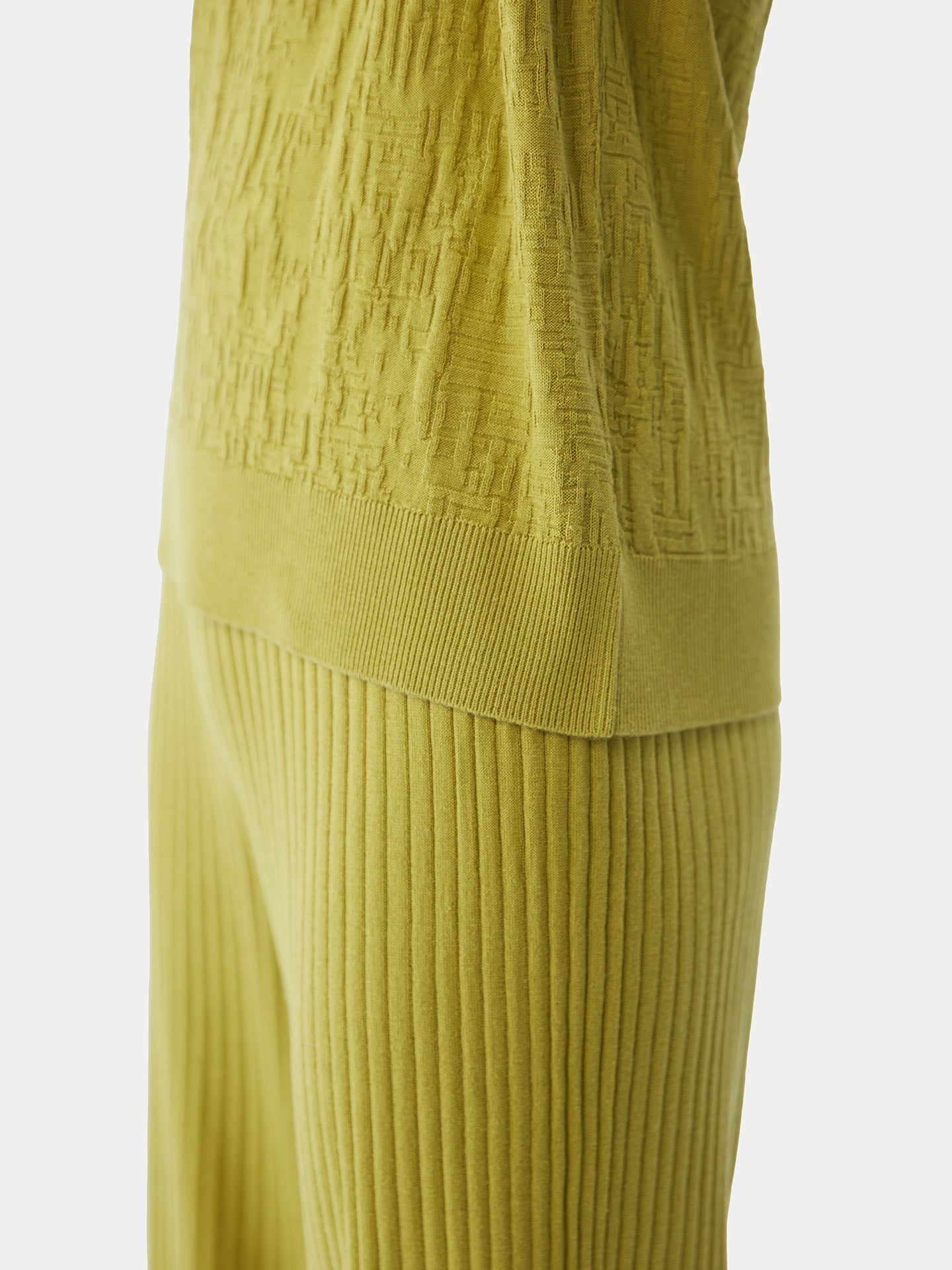 T-shirt moderne et chic en soie et cachemire | GOBI Cashmere