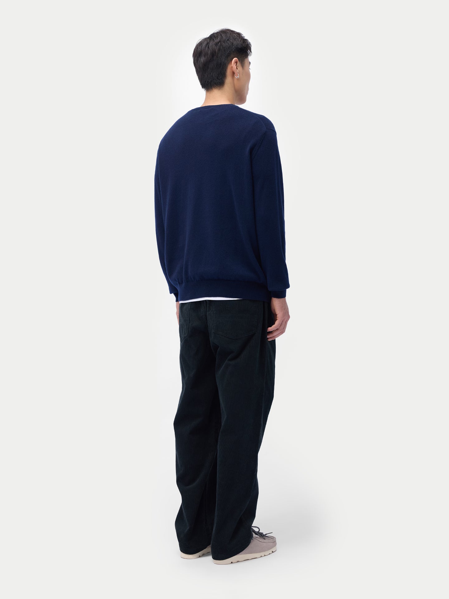 Pull col en V en cachemire Essential pour hommes