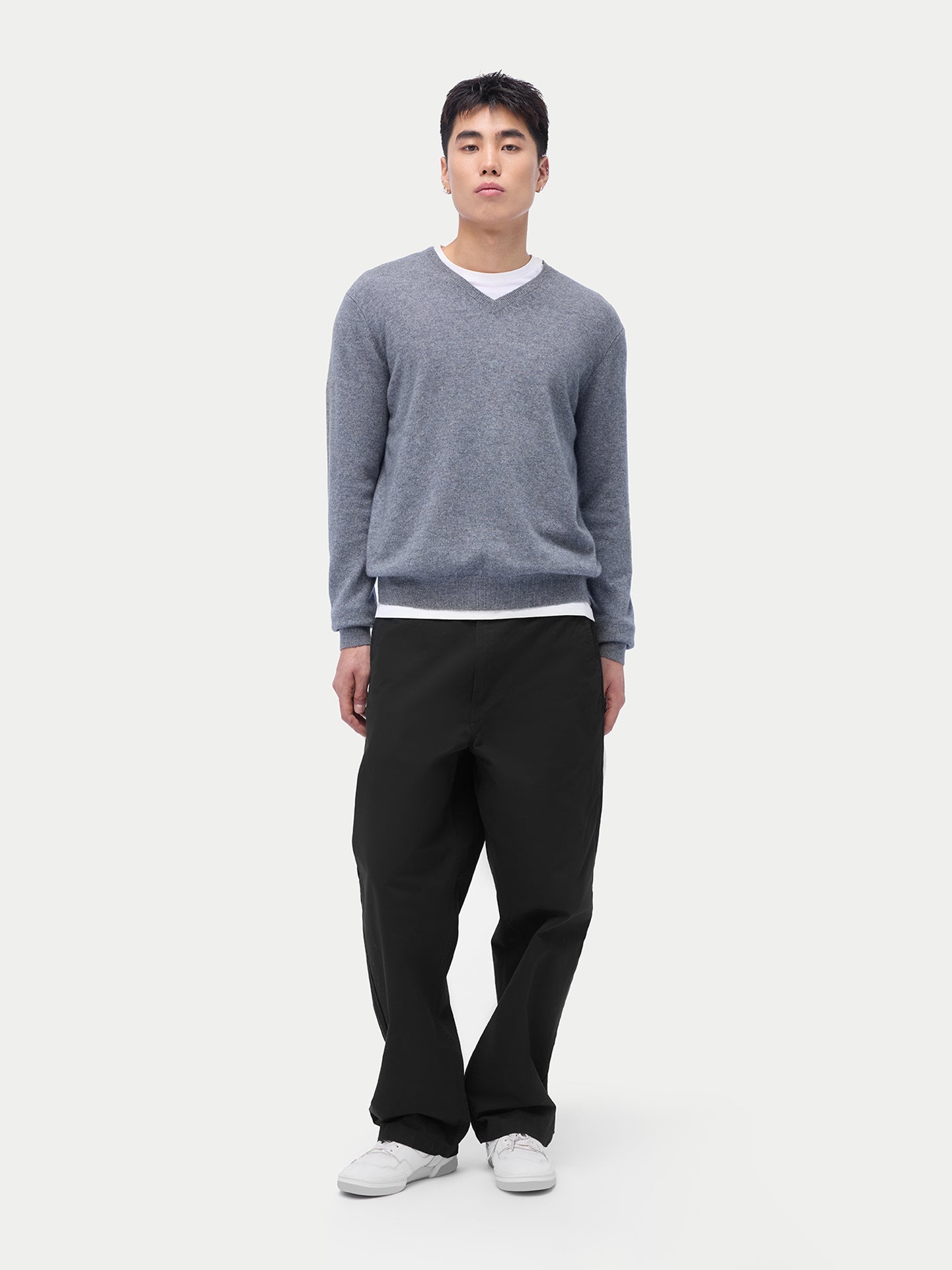 Pull col en V en cachemire Essential pour hommes