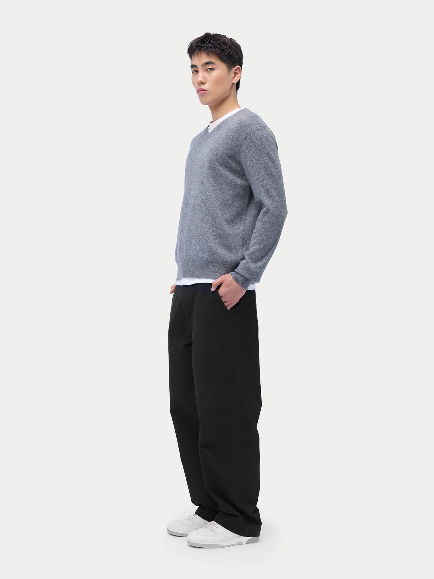 Pull col en V en cachemire Essential pour hommes