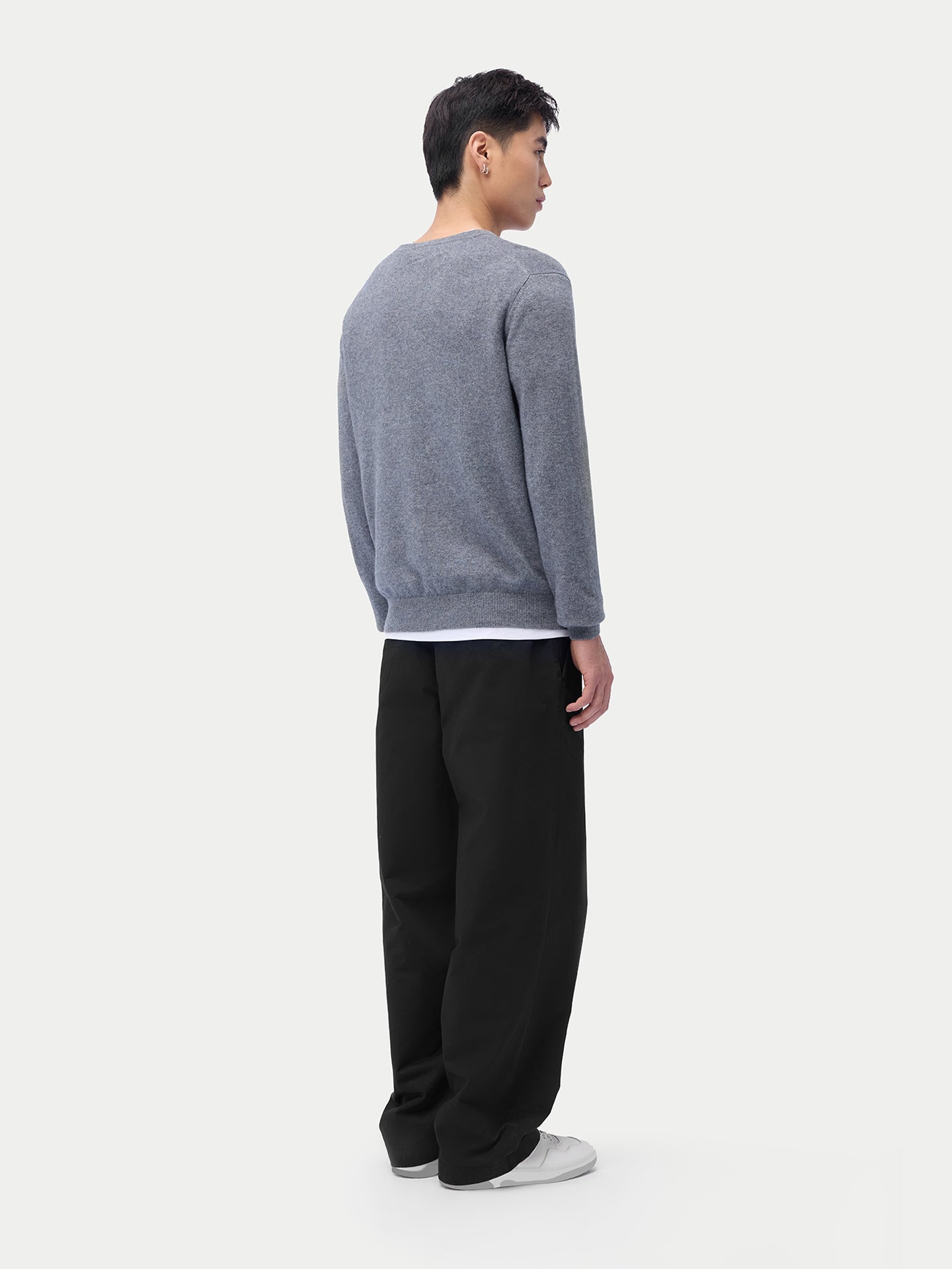 Pull col en V en cachemire Essential pour hommes