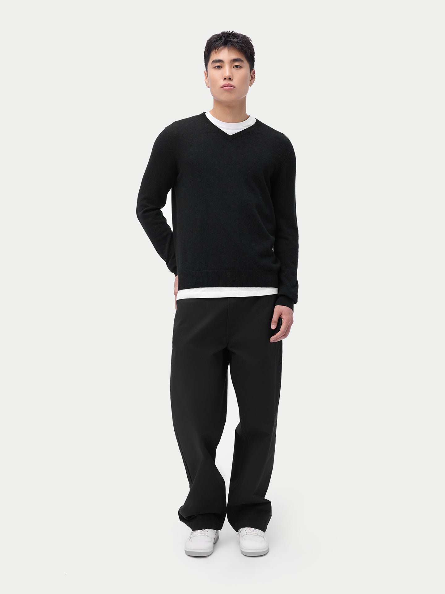 Pull col en V en cachemire Essential pour hommes