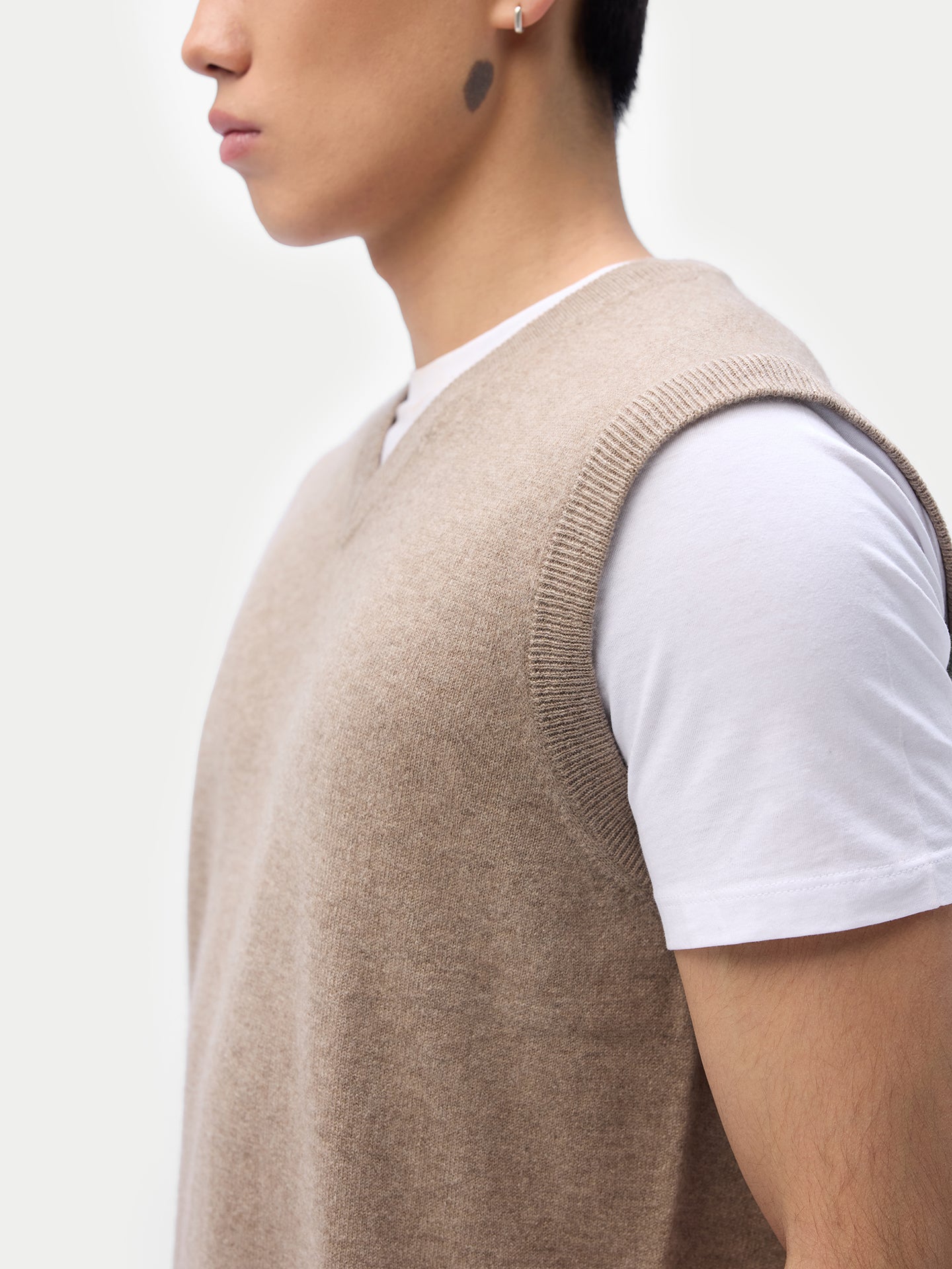 Gilet col en V en cachemire Essential pour hommes Couleur Organique