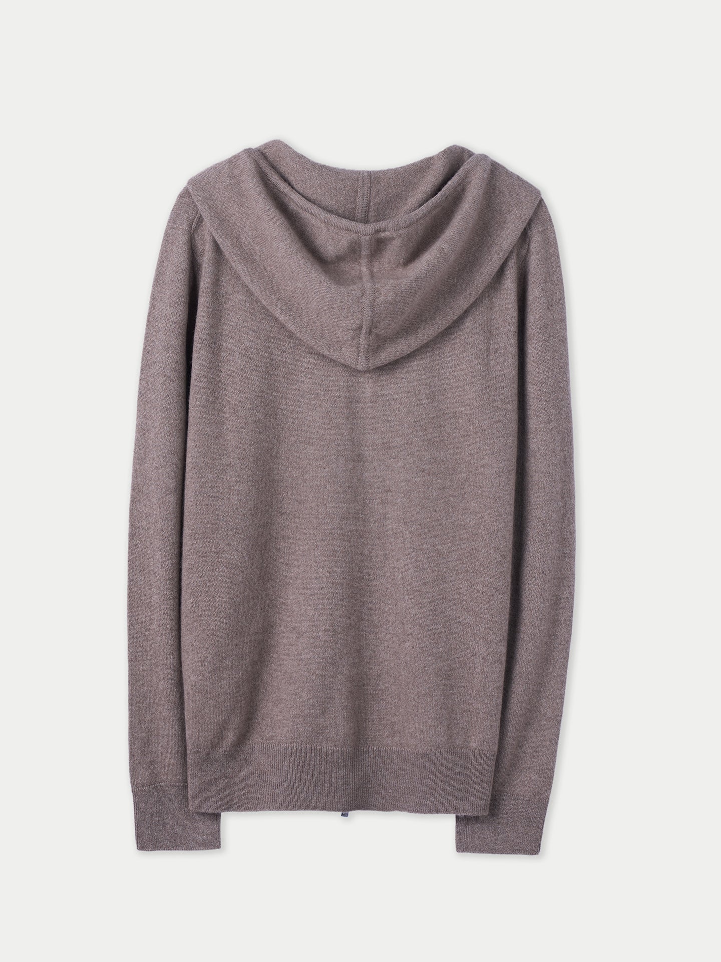 Vue arrière d'un sweat à capuche marron à poches latérales sur fond gris clair. #color_taupe