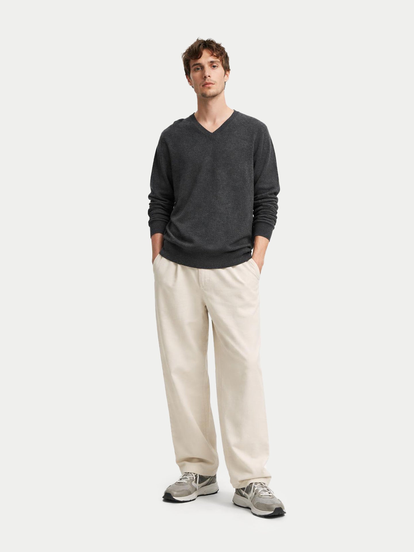 Pull col en V en cachemire Essential pour hommes