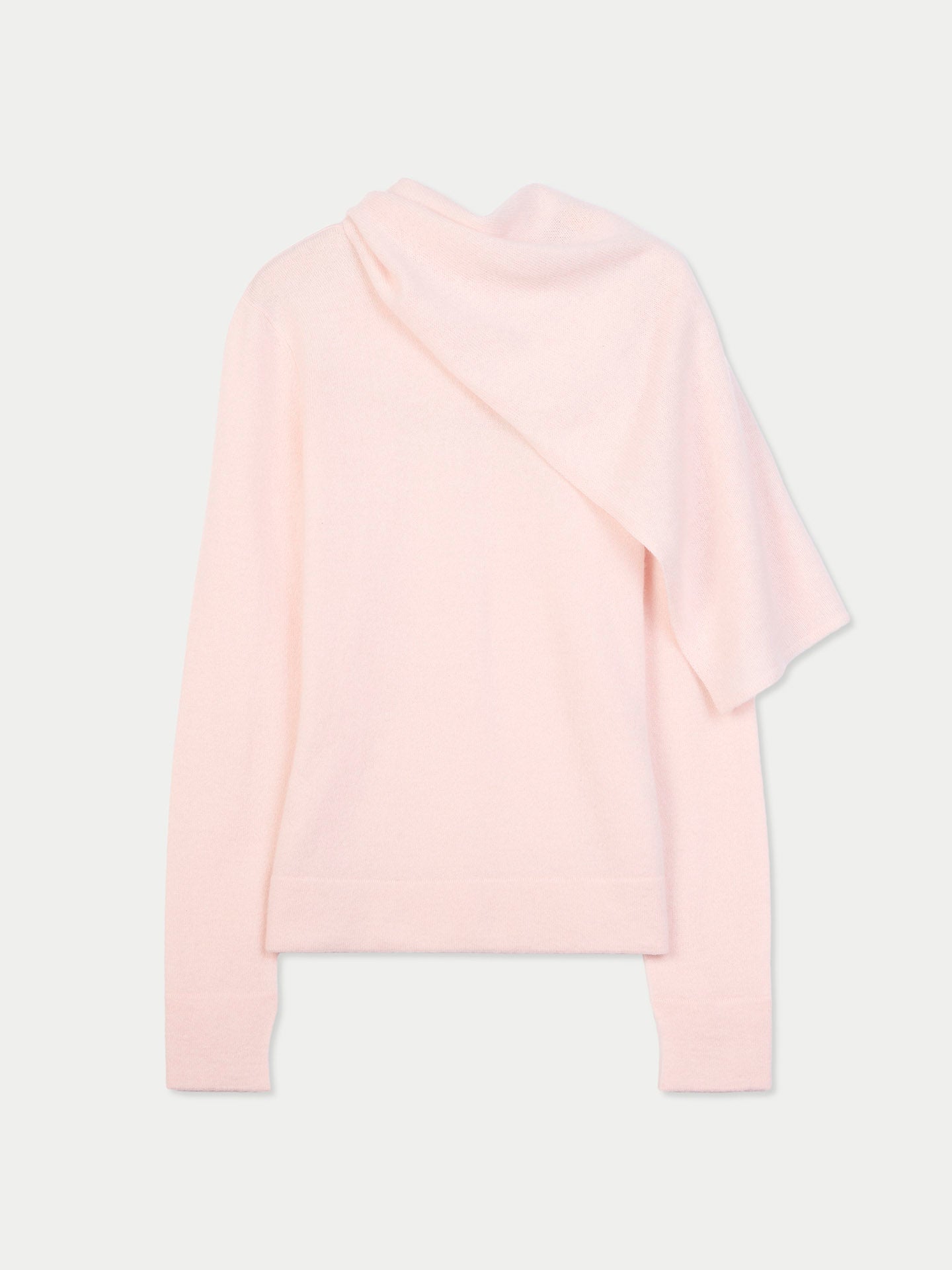Vue de face d'un pull rose à manches longues avec une écharpe intégrée, sur fond gris clair. #color_peach-blush