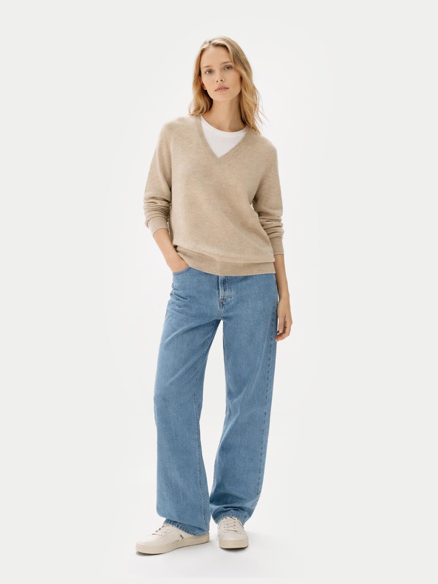 Pull col en V en cachemire Essential pour femmes Couleur Organique Gris Chaud - Gobi Cashmere