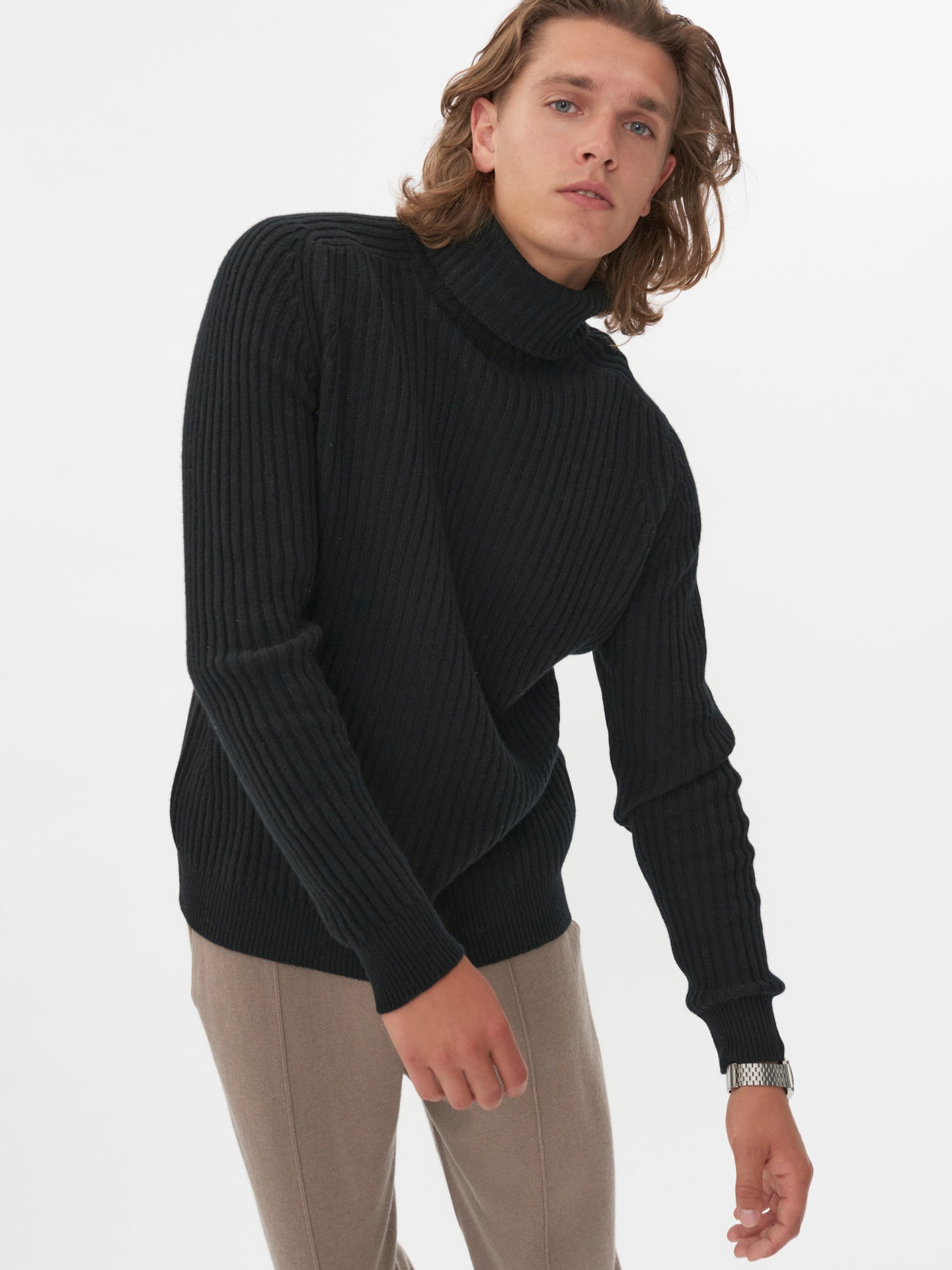 Pull à col roulé en tricot côtelé noir - Gobi Cashmere